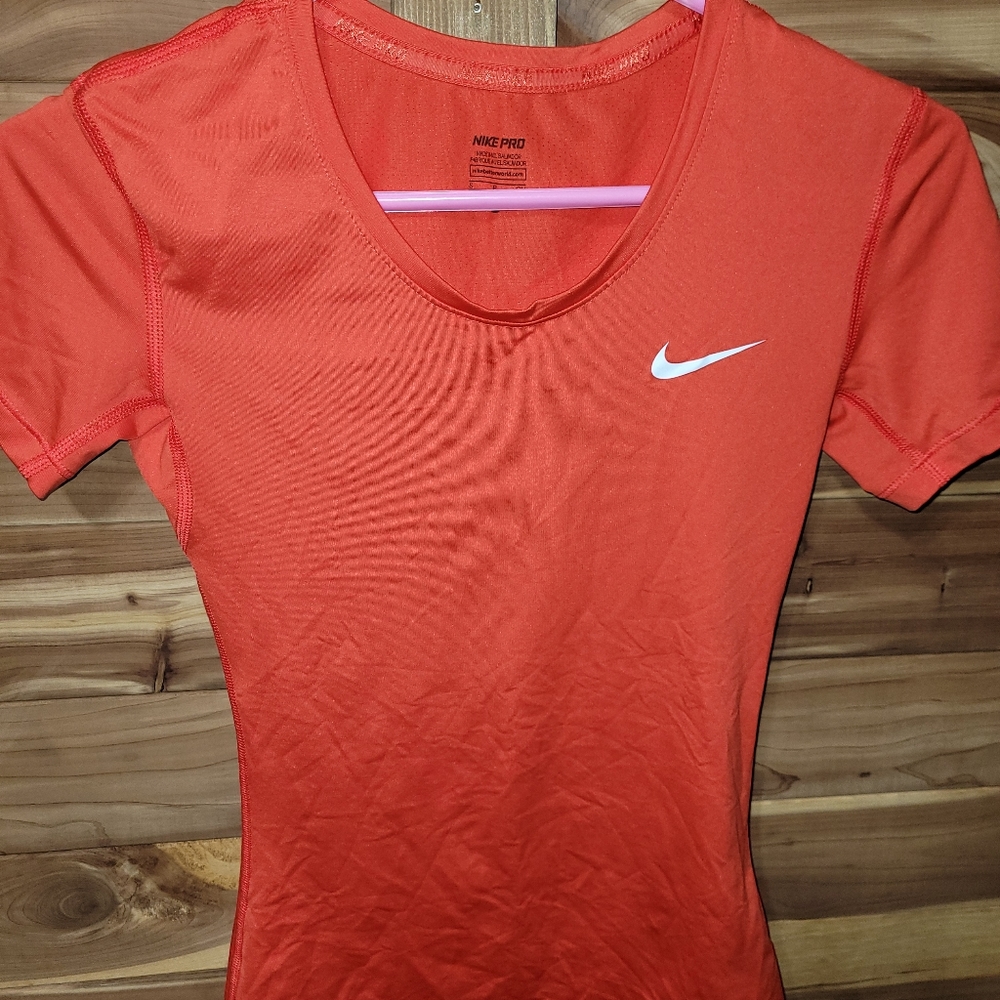 Nike top